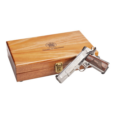 Pistolet Smith et Wesson 1911 E Series gravé calibre 45ACP
